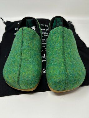 NIB Fluevog Dayan Peacemaker Vegan Felt Slippers Size 5 Variegated Green Black